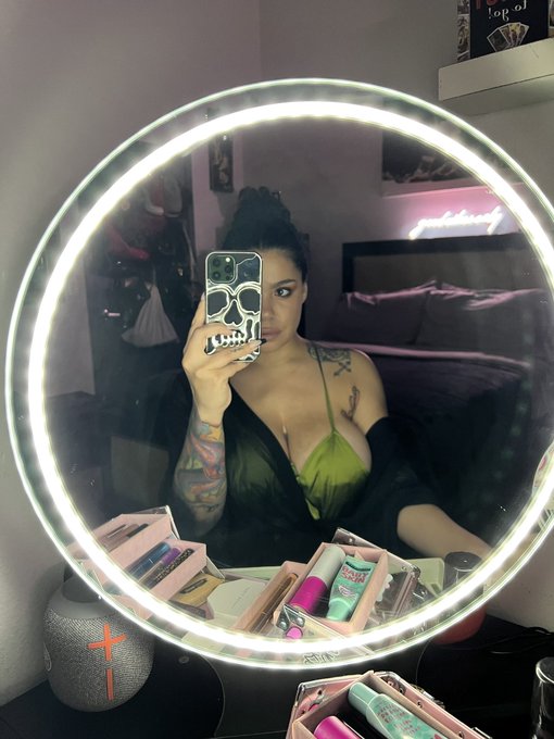 Ready to take on the night.. https://t.co/26kisJIIkz<a href="/tag/saleendssoon"class="tags"><span>#saleendssoon</span></a>
