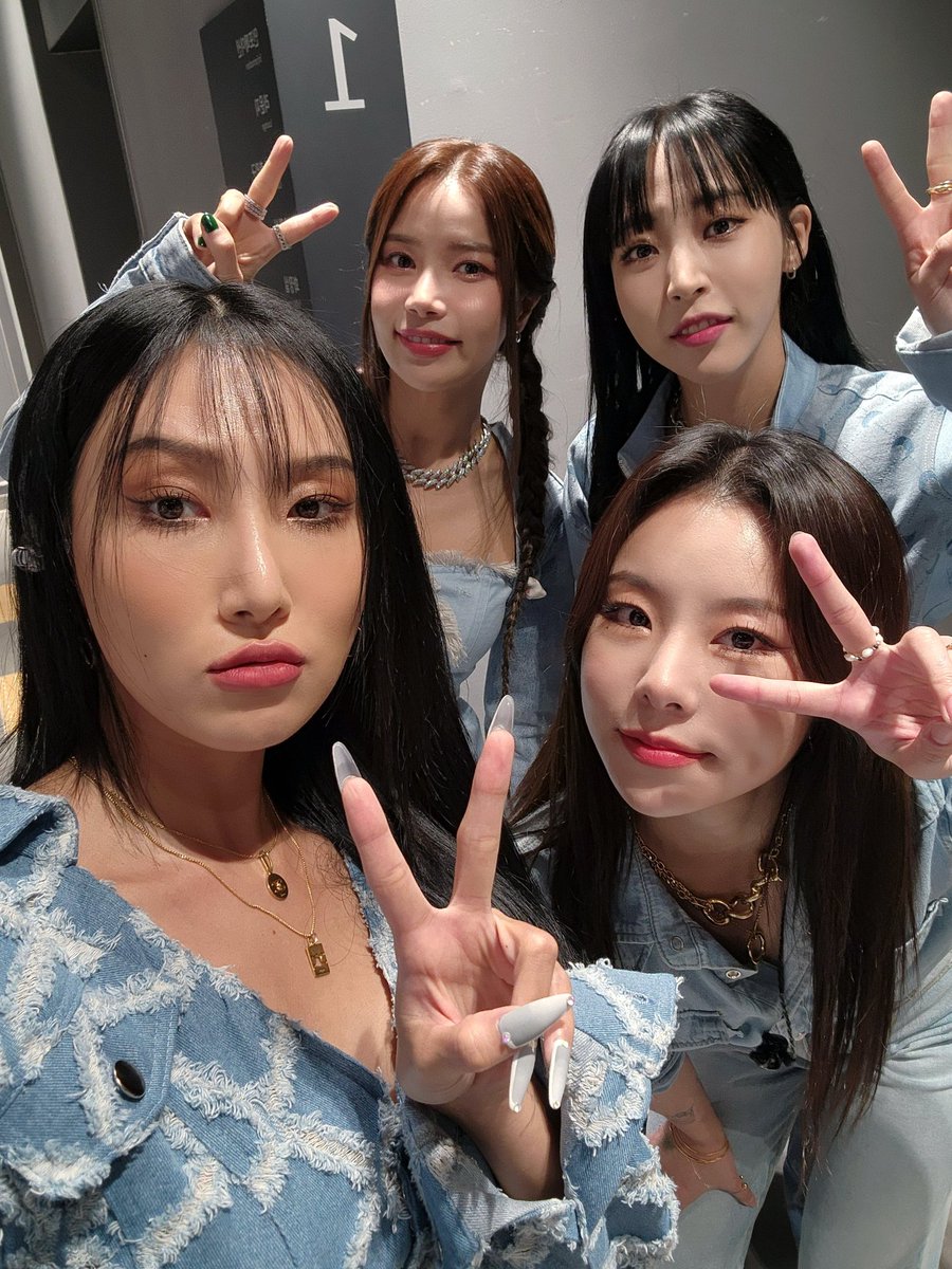 AQ_Vod2's tweet photo. [STREAM] JTBC Music Universe <K-909> Ep.4 w/ MAMAMOO 

🔗 https://t.co/fSK6jt6eqo
🔗 https://t.co/dIhQ86RgTS (1. 라이브TV, 2. JTBC)

Oct. 15 at 4:40PM KST (16:40 KST)

#Mamamoo #BoA #K909 #마마무 #보아 https://t.co/quvdA5JtVN