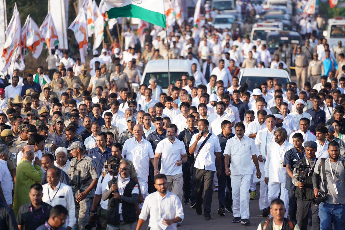INCIndia's tweet photo. जहां तिरंगे का साया है, लक्ष्य उसी से पाया है।

#bharatjodoyatraapp https://t.co/Bh9dTolPBX