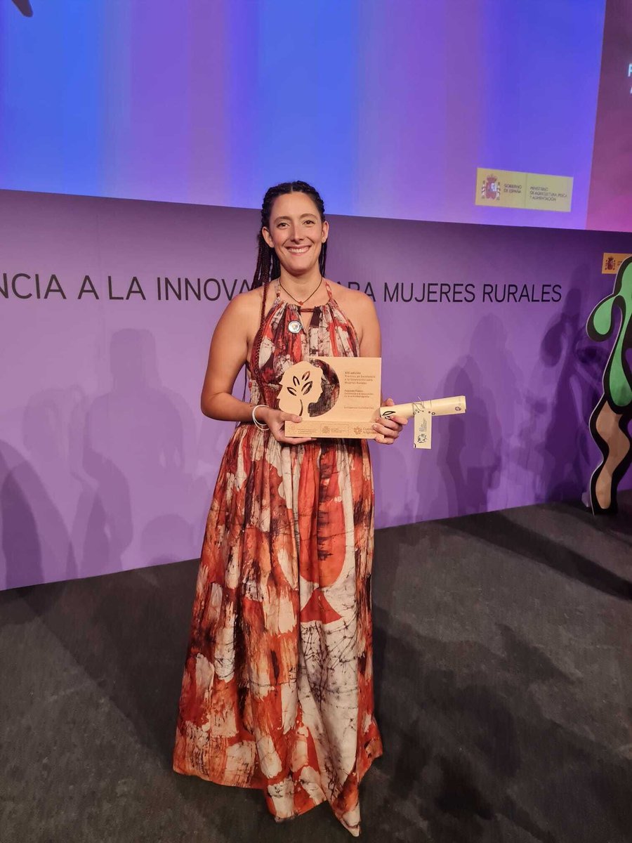 HOY es el Día Internacional de la #MujerRural, como Laura <a href="/Lamarnu/">Laura Martínez Núñez</a>, de <a href="/GanaderasenRed/">GanaderasenRed</a>.

Ella ha recibido el premio de Excelencia a la Innovación en la actividad agraria: "Por el mantenimiento de la #ganadería #extensiva y la elaboración artesanal y su destacada sostenibilidad"👏