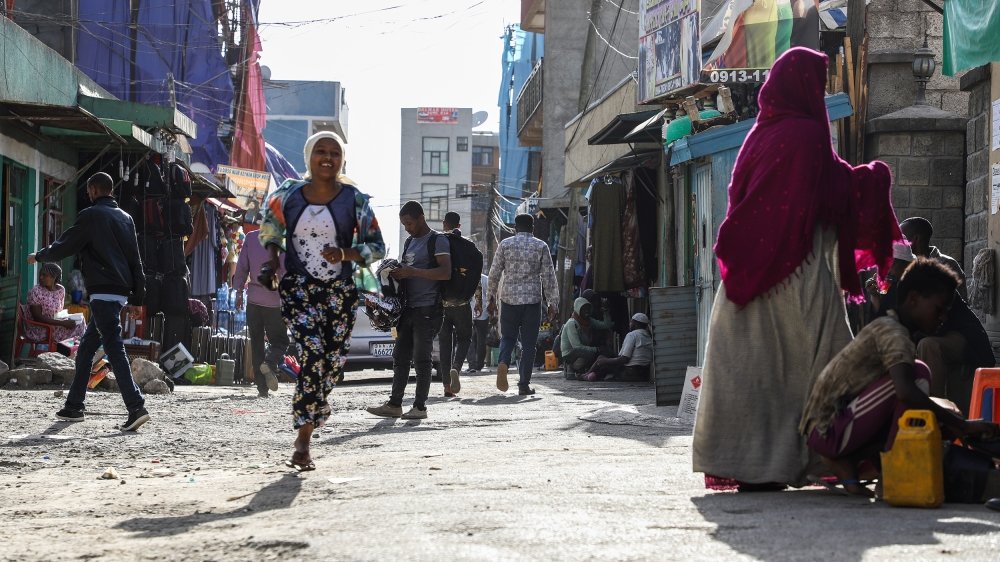 Hawd24news's tweet photo. #Ola supports in #Addiss Ababa must stop harassing &amp; insulting Somali women &amp; youth in #Bole Michael neighborhood.We have been getting report last a few weeks Somalis been constantly attacked by #Oromos that speak Somali &amp; using Oromo power telling to Somalis you are in My town https://t.co/cU9pXZDDBb