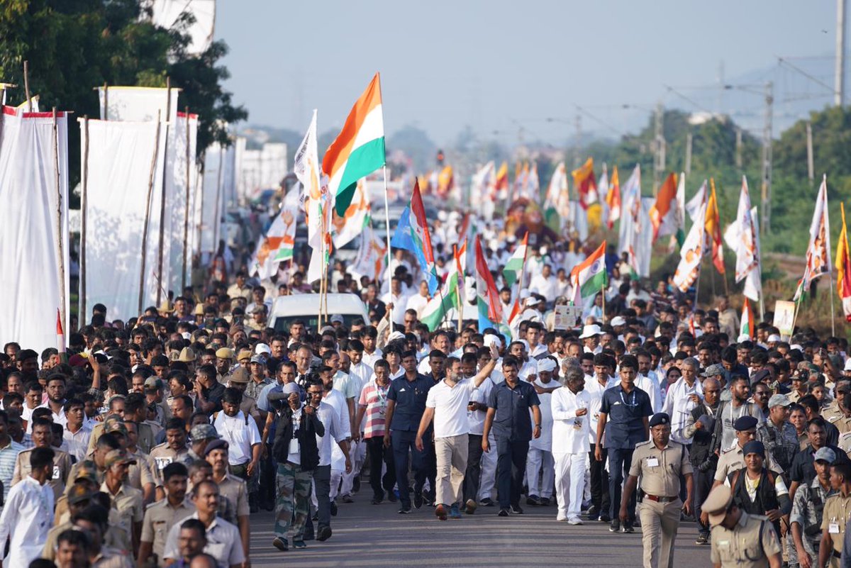 bharatjodo's tweet photo. A billion dreams walk with us

#BharatJodoYatra https://t.co/d5pNMwa9us