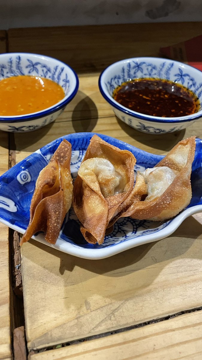 nocturnalcutie's tweet photo. What I order:

- The OG (bakmie dengan potongan ayam yg di flambe gitu)
- big boy (gyoza)
- wok n roll (pangsit goreng)

#dindinchomp https://t.co/Rd3GTnej7J