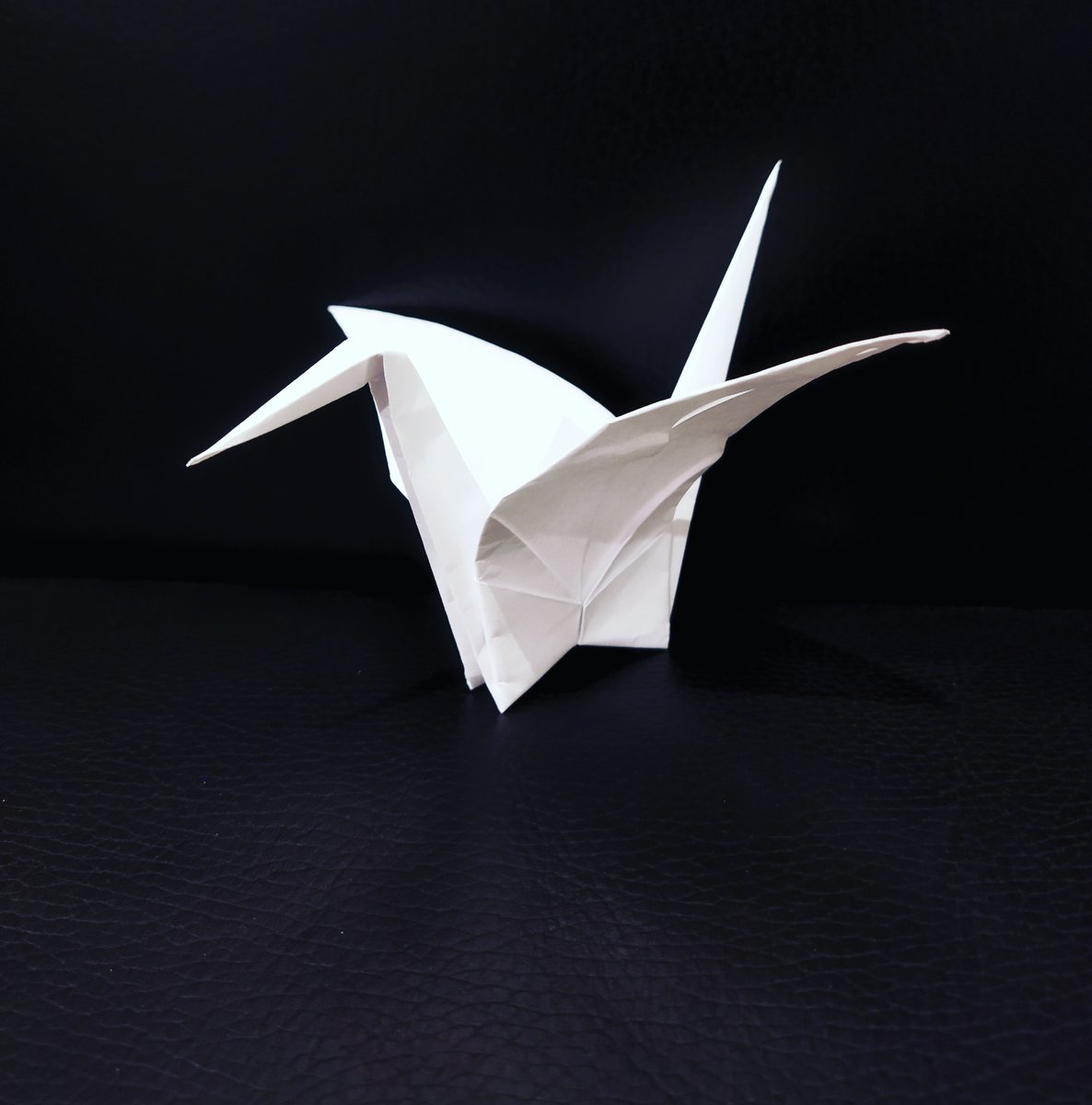 MifergOrigami's tweet photo. Crane folded by Miguel F. Romero. Fourteenth day of origamictober.
https://t.co/65lpEJIsyk #origami 
#折り紙 #不切正方形一枚折 #origamiart #origamictober #white #crane https://t.co/1xJ6h4IFmC
