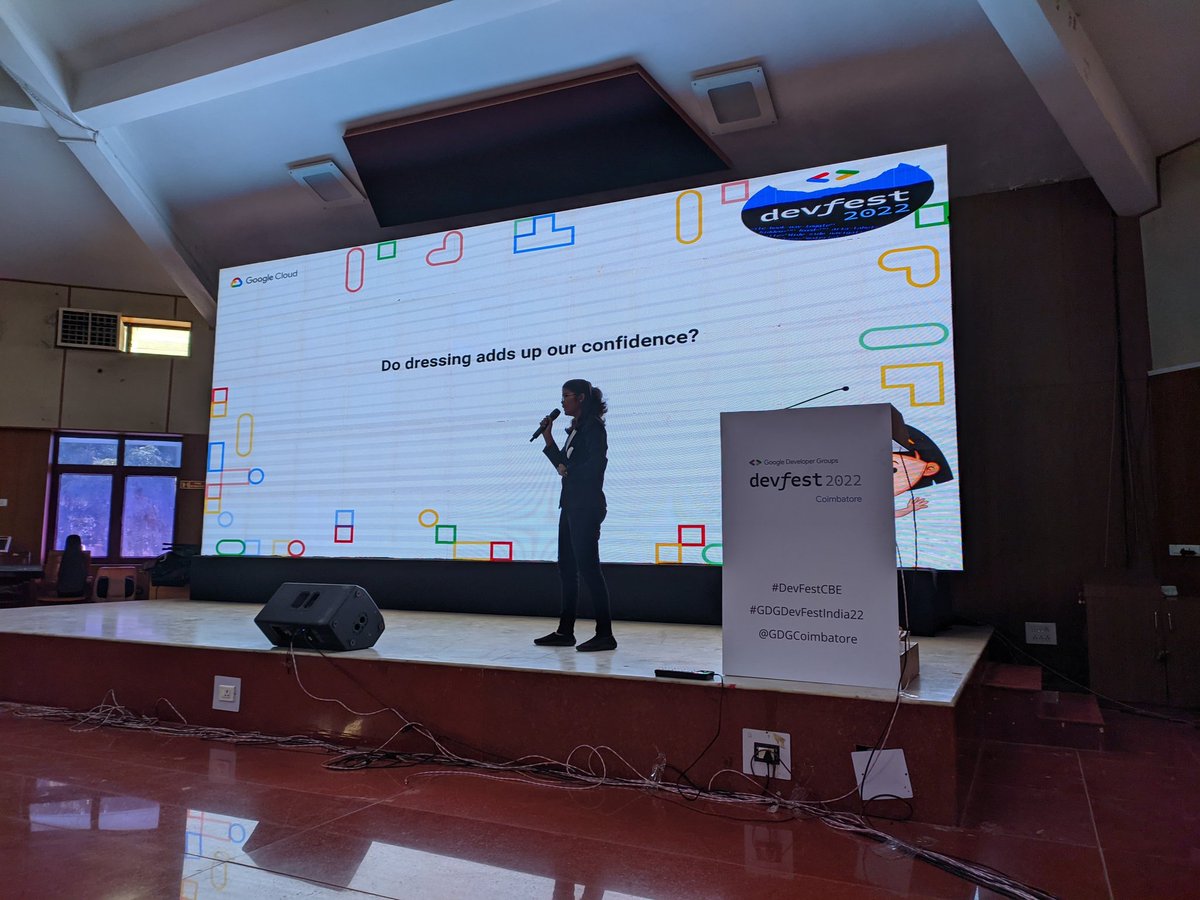 Madflasheroo7's tweet photo. Do memes spice up a talk?
Yes and yes ๐
Am i right @kiruthika162003
An amazing session by @kiruthika162003 at devfest cbe
#GDGDevfestIndia22 #GDGCBE #DevFestCBE https://t.co/ok4TK7iG8g