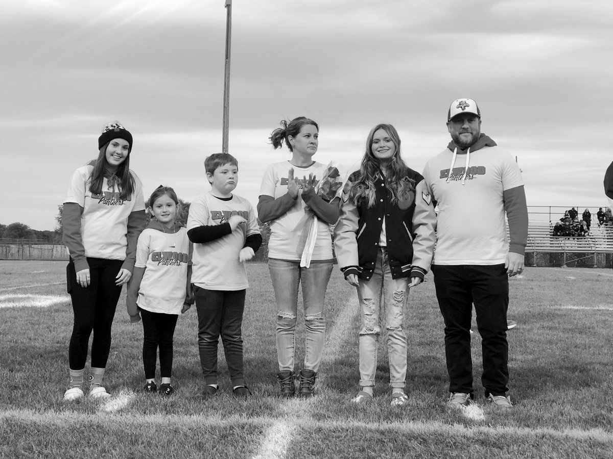 NanceKacey's tweet photo. So, I definitely cried tonight; still a little🥹 Especially when watching the @Savage7 walk out to the field. @SavageAlyvia Fall Sports Senior Night @EHSgolf1 #Senior2023 #ElwoodAthletics #PantherPride
#Savage7 #LoveLikeLevi https://t.co/r7TVte80Lb