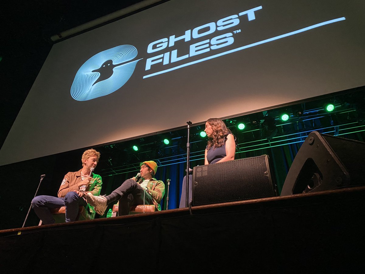 KatYoungCreate's tweet photo. I laughed so hard tonight my cheeks hurt!!! 😆

I was lucky enough to be front row at #GhostFiles Live tonight &amp; it was hysterical. #Spookyseason perfection!

OMG Mt. Kilimanjaro &amp; the plunger! 👀

#teambergara #boogaras #livelifefrontrow #youtuber #watcher @wearewatcher https://t.co/iKOsfZoIzZ