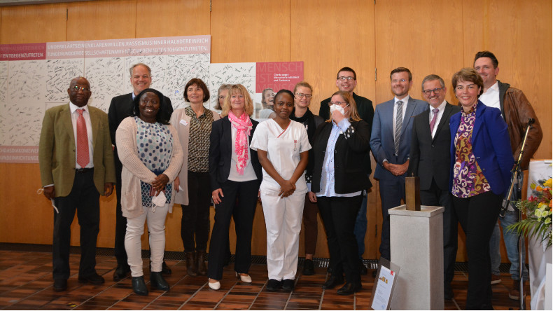 emkde's tweet photo. Martha-Maria erhält Preis für #Unternehmenskultur
Das evangelisch-methodistische #Diakoniewerk #MarthaMaria erhält den Nürnberger Preis für diskriminierungsfreie Unternehmenskultur.
#EmK #Methodismus
https://t.co/a0M985SxjC https://t.co/jUucJTbvxS
