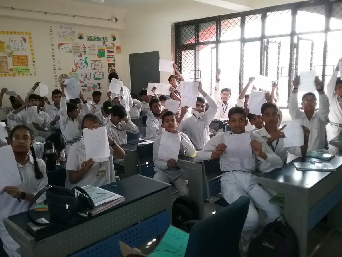 MOTICHAND109's tweet photo. #Happiness कक्षा में #ExpressionDay पर आज चित्रों के माध्यम से अपने भावों को अभिव्यक्त करते #GCSVSEC13 1821281 में #8A के बच्चे और उन्हें दक्ष बनातीं उनकी शिक्षिका #श्रुति माम्।
@Dir_Education
@PbpandeyB
@HappinessDelhi
@SCERT2021
@DIETGhumanhera
@delhigovteacher https://t.co/gGKwf0NvfT