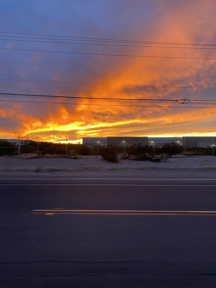 FreedomLoverAZ's tweet photo. Amazing Prayer Event for @Luis4Congress. A hundred people from all over #AZCD7 came to pray over Luis. We joined with a convoy from Nogales in Sahuarita and God blessed us with this beautiful sunset for our journey into Tucson. https://t.co/8WCk95Jcz8