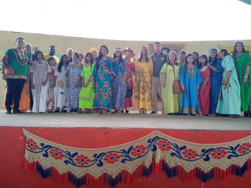 LICEOANAMARIAC's tweet photo. La fraternidad reinó en estas actividades planificadas y ejecutadas por un gran equipo, liderizado por nuestra Directora institucional, MSc. Liyibeth González. Agradecimiento al alcalde Danilo Áñez, a nuestra Supervisora Intercircuital, MSc. Haydee Esis; personal y estudiantes https://t.co/L3BIifS2mN