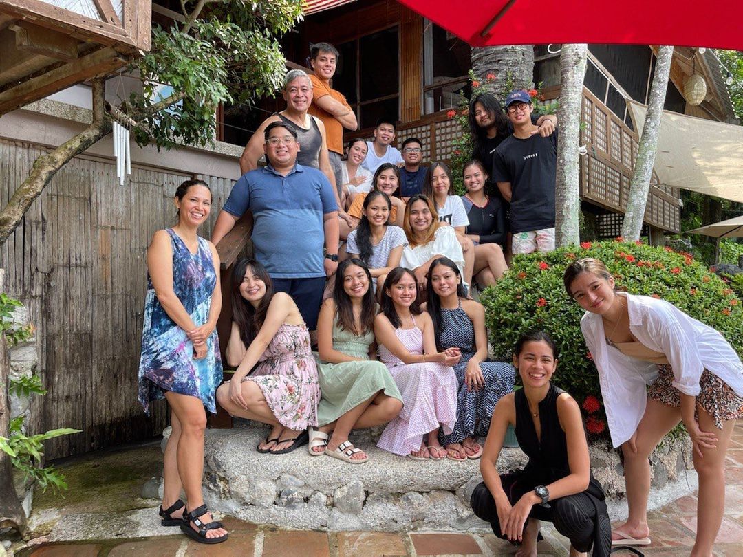 DonBelleOFC's tweet photo. @.mediaworks.apg posted a photo with Donny and Belle 🖤❤️
🖇️: https://t.co/FIrkpXDVFs

“Great team outing as a break from all the training and media work. With special guests who have joined us in business and advocacy work :)”

#DonBelle
#DonnyPangilinan | #BelleMariano https://t.co/TCECGeIK6q
