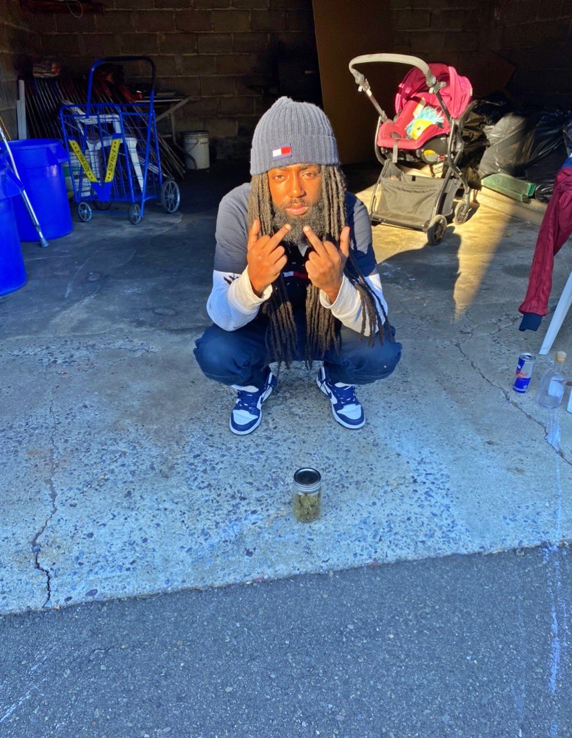 IMKINGM3's tweet photo. Forever Mood 🖕🏾 https://t.co/jnR2gu56DJ