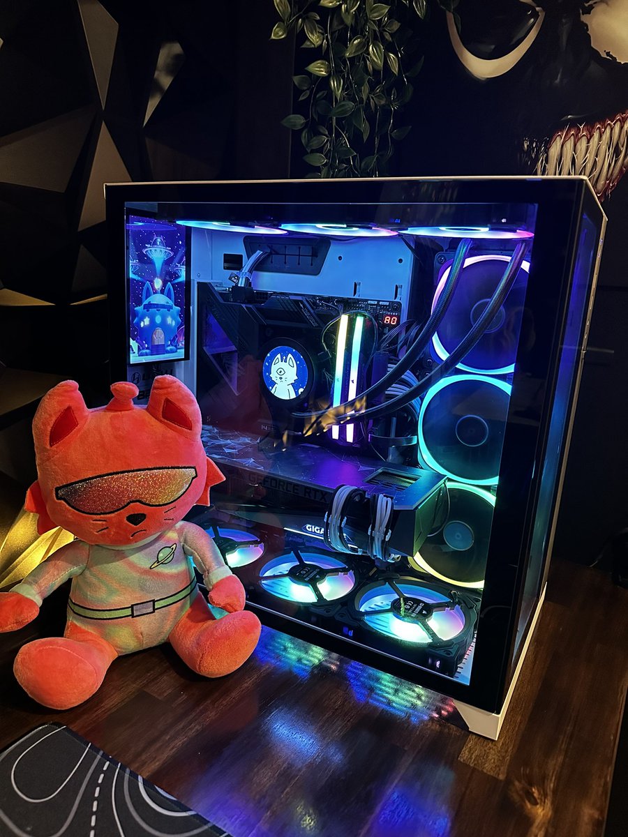 SerJuustin's tweet photo. I went to add my Cosmic Cat on my cooler screen and I guess it couldn’t pick up the pink and it made it into an albino and I’m loving it. https://t.co/2T82Xpahsj