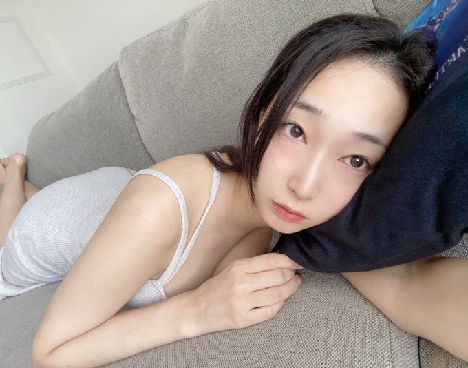 昨日はすんごい食べてすんごい飲んだ まだボーッとしてるけど 久々に天気いいから洗濯物外に干したい気持ちでいる('､3_ヽ)_ｽﾔｧ https://t.co/s0JsQKIsVm