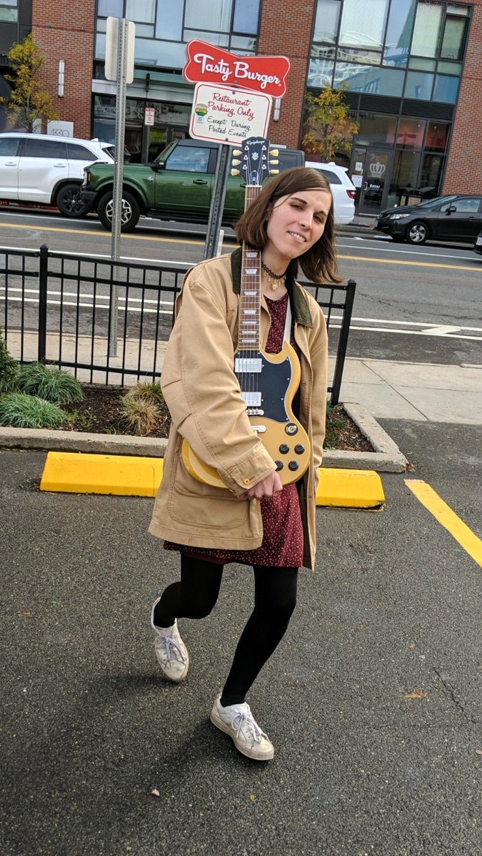 yugiohmachinim2's tweet image. hey twitter! my sister has suffered from really severe IBS her whole life (almost constant diarrhea), but today she wanted to share her new guitar with you!