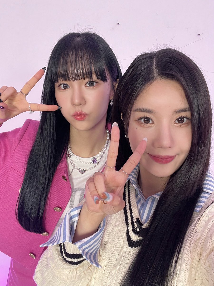 forjyr's tweet photo. wooah nana has one mission and it is to collect every single izone member 🥺 https://t.co/kAP1QTMmB1