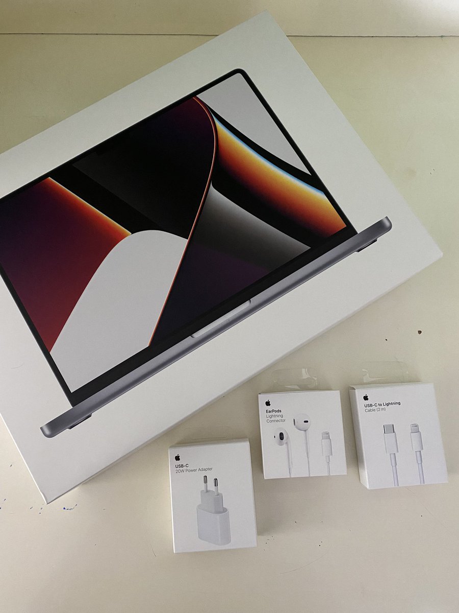 SoftwareMert's tweet image. Hey guys! Finally I have bought Macbook Pro 14 inch thanks to your suggestions. I think I am gonna start Swift challenge within this week. Additionally you can watch my unboxing video here; youtu.be/WqH6HXPy9r4  #swiftchallenge #swiftcoding #SoftwareEngineer #iosdev #macbook