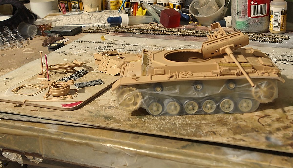 rtvmodeler's tweet photo. 🇩🇪 Panzer III Ausf. J - I masked with Parafilm, which is very manageable and docile, to start applying A.MIG white primer. Saludos! 🇲🇽 👍 https://t.co/qER3IIO59v