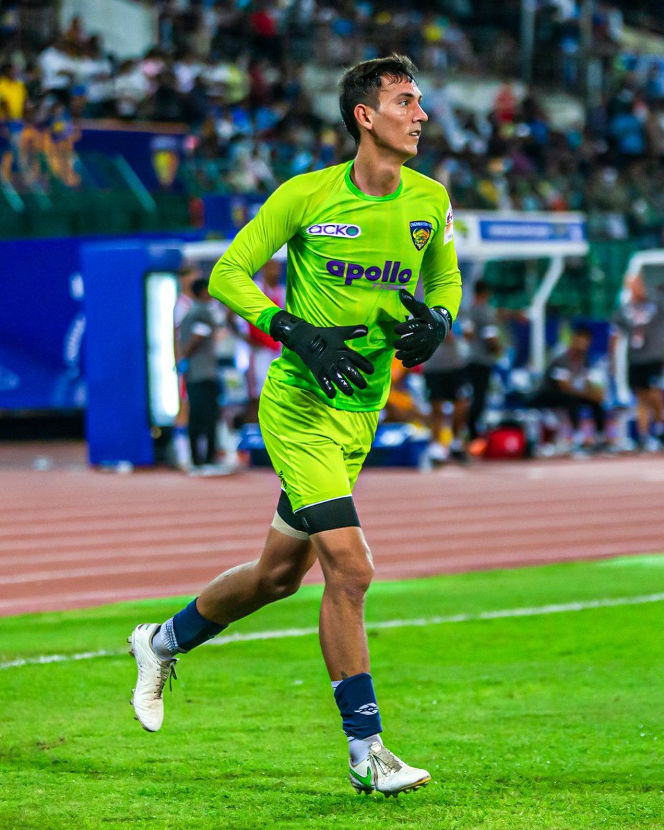TheStadium5's tweet photo. VAFA HAKHAMANESHI 🙌🔥

THE SPIRIT HE HAS SHOWN TO TAKE CHARGE AS GOALKEEPER WHEN DEBJIT WAS RED CARDED.

#ChennaiyinFC #cfcvsbfc #CFC #IndianFootball #isl https://t.co/b0NE2XdsEP