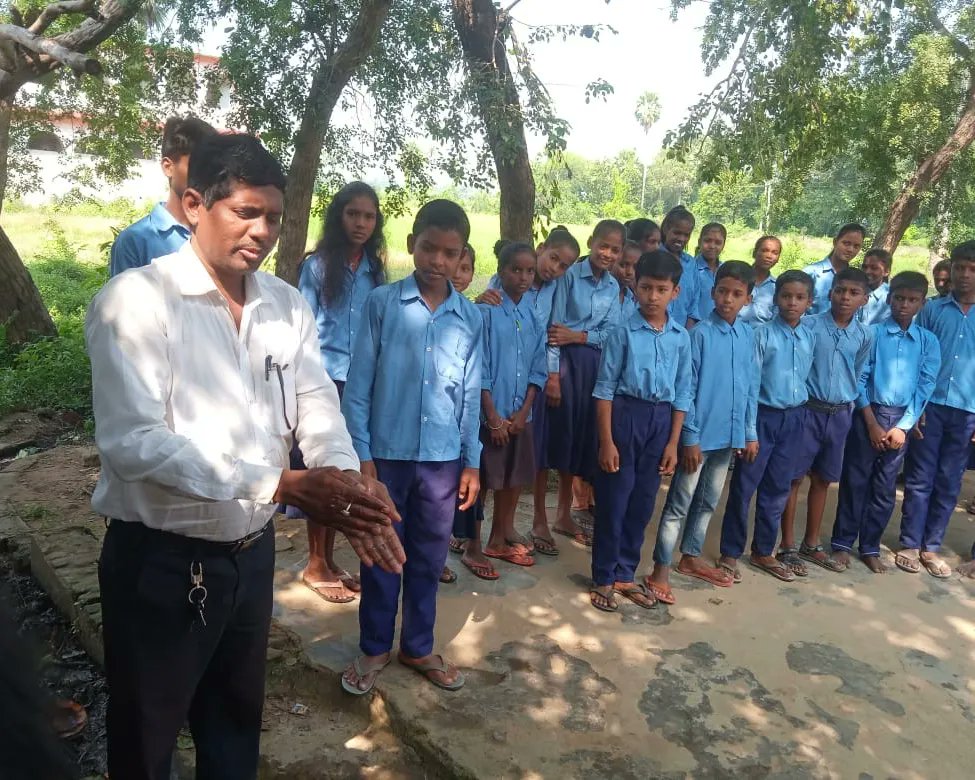 Swachhjehanabad's tweet photo. *हाथ धुलाई महोत्सव* अभियान @जहानाबाद👆
#worldhandwashingday
#handwashingchallenge
#lohiyaswachhbiharabhiyan
#BiharRuralDevelopmentDept
@LSBA_Bihar
@IPRD_Bihar
@SBMGramin
@DM_Jehanabad
@rahulias6
@DPROJEHANABAD12 https://t.co/9B8iXz68p5