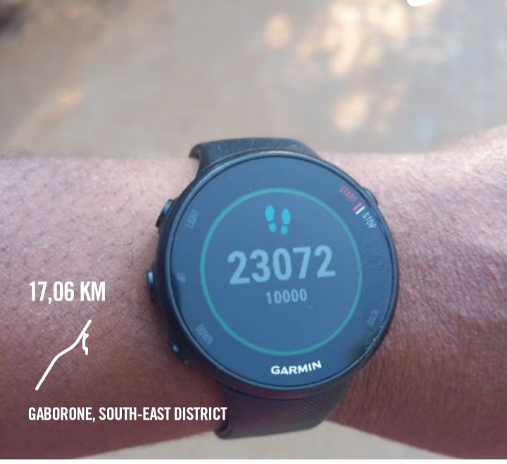 petironmom's tweet photo. #Team6am #FetchYourBody2022 #Finishing2022Heakthy #RunningWithTumiSole #RunningWithLulubel #TheStreetsAreCalling Saturday morning run done, at some point joined the Fearless team doing the UB Marathon activation along the A1.Hope your morning is good! https://t.co/f4GJM4J4y7