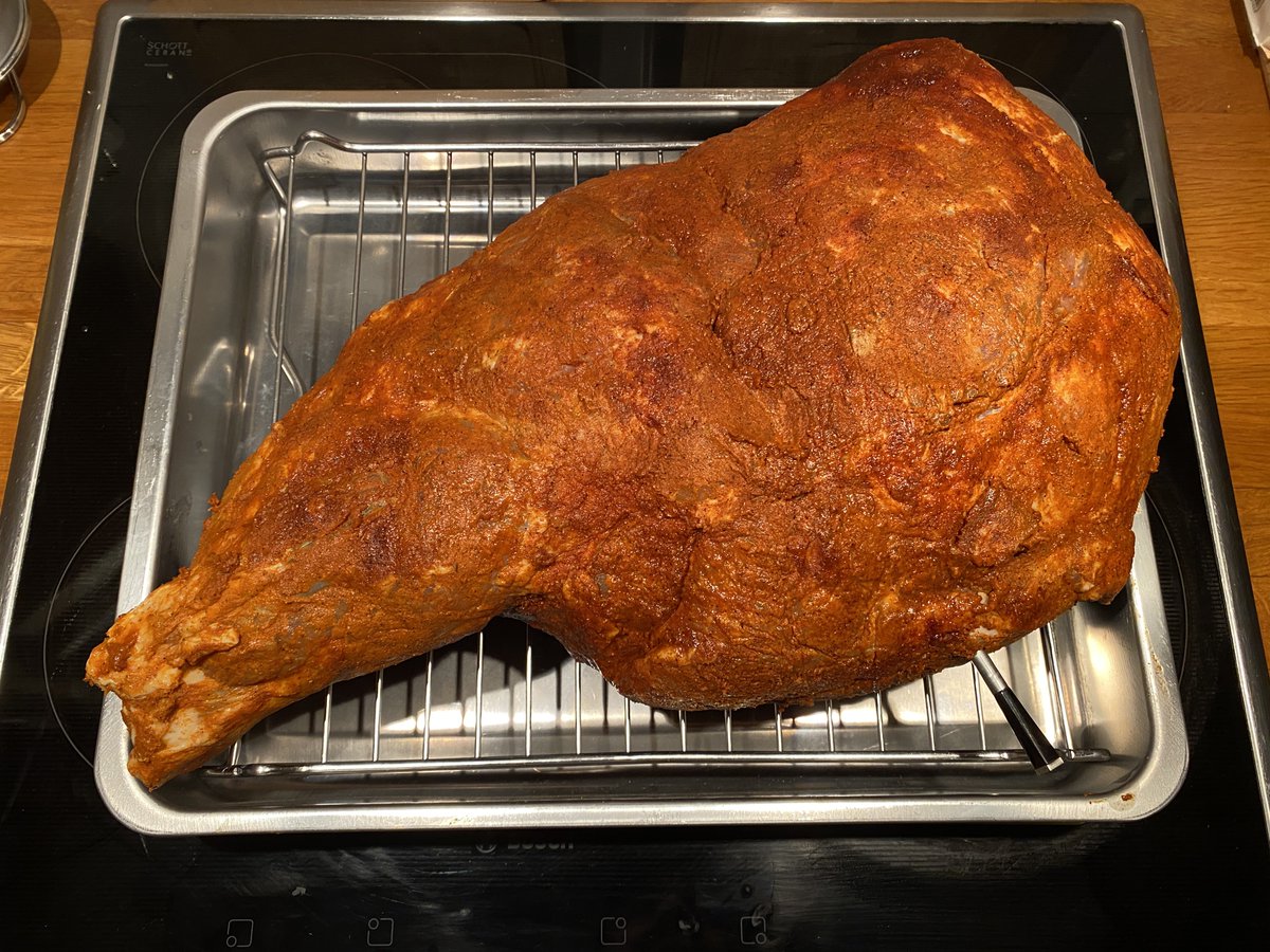 bertinho_1896's tweet photo. Endlich mal wieder die Zeit für #PulledPork. Heute einfach nur Chillen &amp; Grillen. 6kg Schweineschulter. Entweder gibt es heute Abend PP oder 🍕. 🤷🏼‍♂️ https://t.co/8qq6zW5oCD