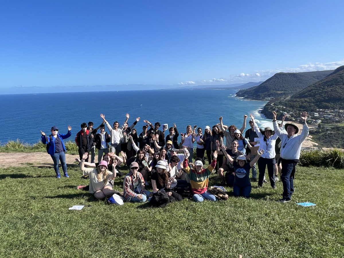 SaraMgeo's tweet photo. Ice ages, extinctions, Superchrons and lava flows, the Illawarra Coast has it all!

I had a blast looking at the rocks recording all these events!

#GEOS1003
@Passos__Tiago 
@sydneyunigeo 
@Sydney_Uni https://t.co/GTCUmfcUKi