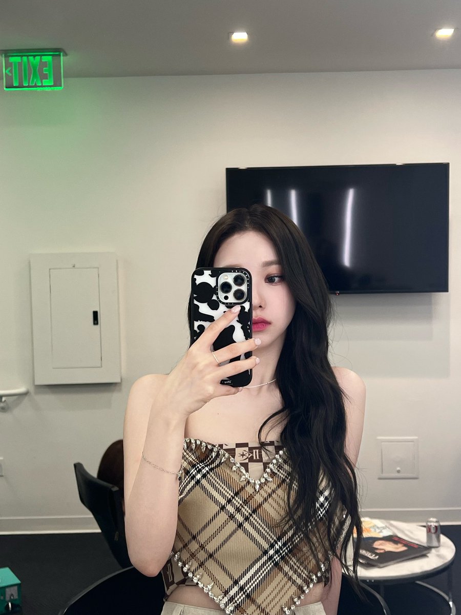 rcntrou's tweet photo. @virtuaIbase hello little swan, kebetulan ini anak naksir berat sama karina terutama pas era girls. mana kadang dia mirip beidou (ini mah efek kebanyakan main genshin)

so if you looking for someone who loves to pampering her lover &amp; bucin abis, nanti kontak @rvomansa aja ya? - https://t.co/96dMLj5K4p
