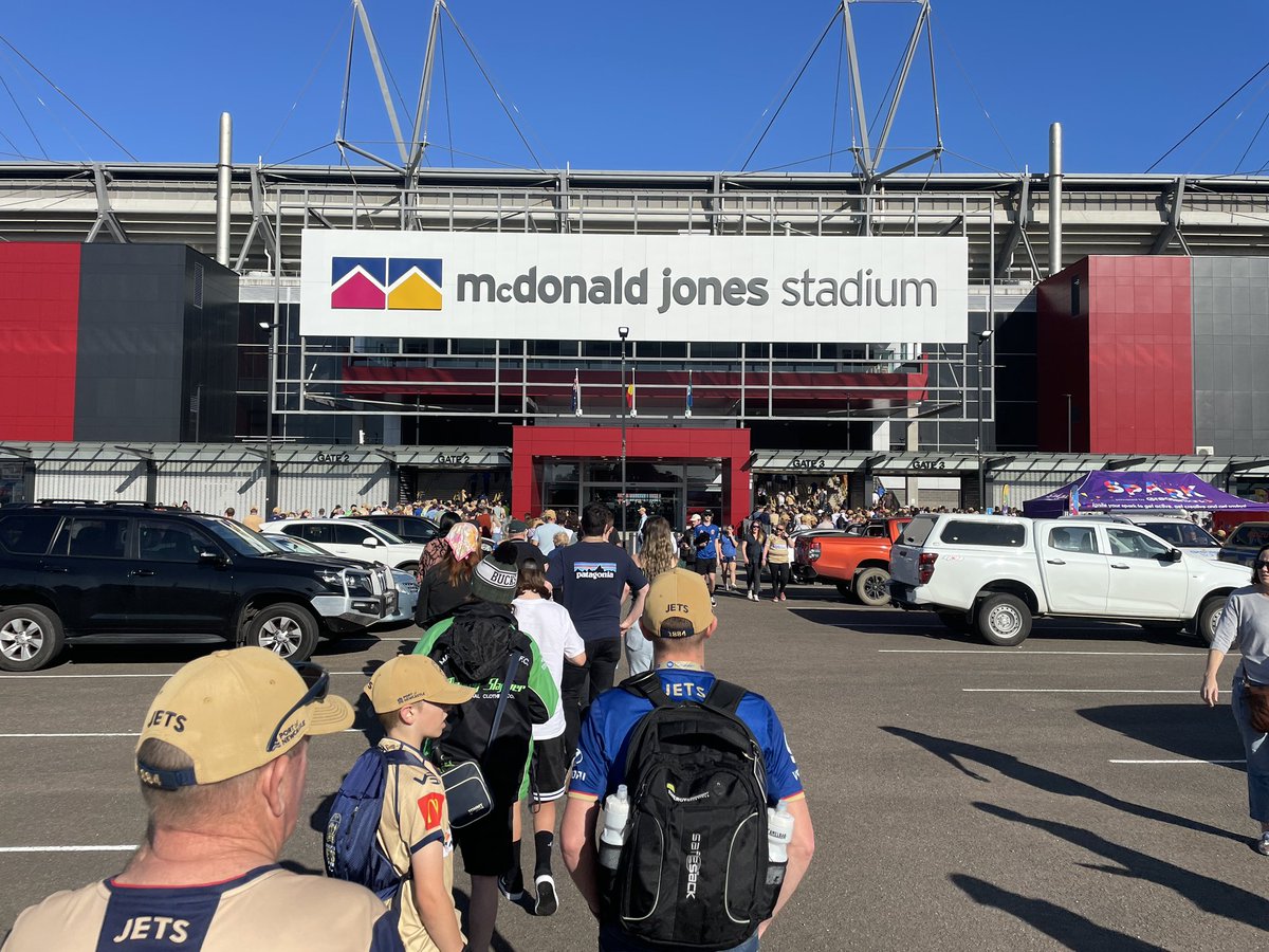 MaxMckinney's tweet photo. Is there usually a line up for @NewcastleJetsFC games? @aleaguemen #rollingin https://t.co/5H9CthbicT