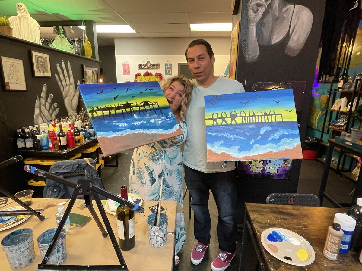 EnlightenedAunt's tweet photo. Tonight’s class was hilarious! I don’t think I’ve ever laughed so much! Lol Good drinks, good music, good people and good times! 👩🏻🎨🎨🖼 #PaintNightWithTam
#BrushstrokesAndBeverages
#3PArtistry
#VenusDay https://t.co/srNlhI4JXV