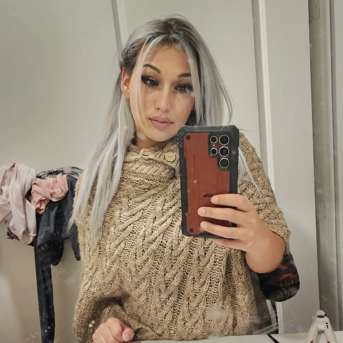 Do I look like storm? 😁🙃😉😋 Not intentional but I love my hair 😍 https://t.co/ir5gGn9AYg