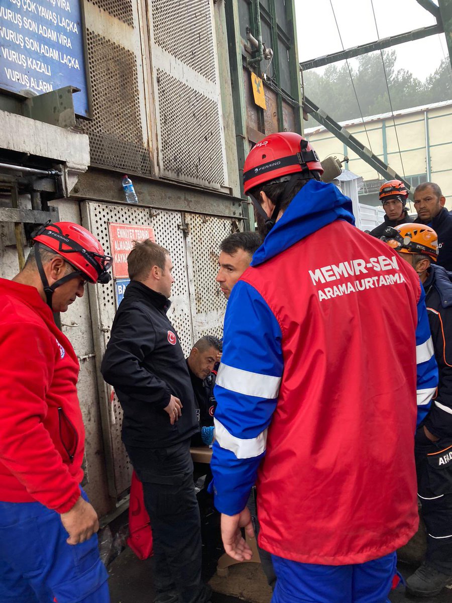 Rabbim işinizi kolay kılsın, kurtarılacak her cana sizi vesile kılsın.

Memur-Sen Arama Kurtarma ekibimiz, olayın ilk saatlerinden itibaren <a href="/AFADBaskanlik/">AFAD</a> ‘ın koordinesinde maden faciasındaki emekçilerimizin kurtarılması için #Bartın’da.

Duamız sizlerle..🤲
<a href="/gencmemursen/">Genç Memur-Sen</a>