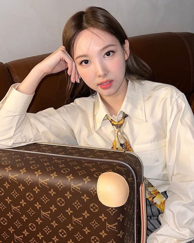 On Twitter RT imnayeonarchive LV GIRL on-twitter-rt-imnayeonarchive-lv-girl
