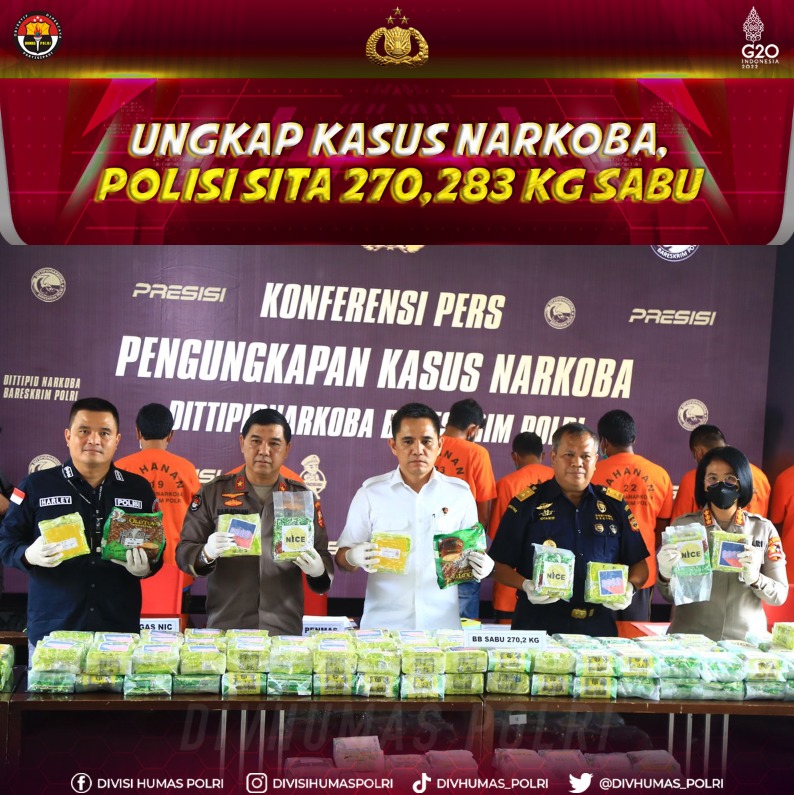 Humasreshalteng's tweet photo. Komitmen Tegas Polri Ungkap Kasus Narkoba, Polisi Sita 270,283 Kg Sabu 

Dittipidnarkoba Bareskrim Polri bersama Bea Cukai telah menggagalkan peredaran empat kasus narkotika jaringan internasional Malaysia-Indonesia.  Polri #SelaluBersihkanOknum https://t.co/OYfSoFwlzk
