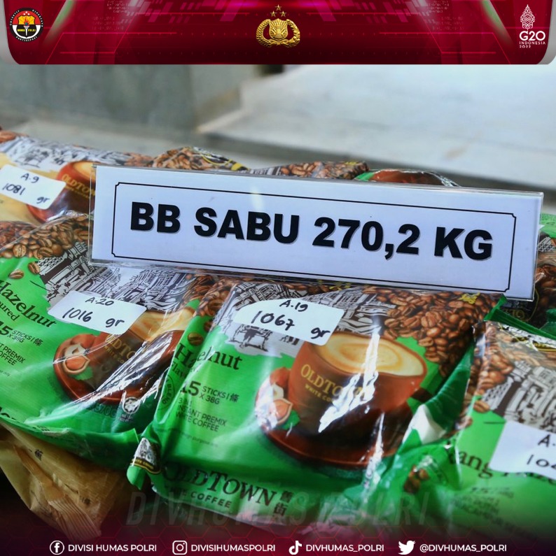 Humasreshalteng's tweet photo. Komitmen Tegas Polri Ungkap Kasus Narkoba, Polisi Sita 270,283 Kg Sabu 

Dittipidnarkoba Bareskrim Polri bersama Bea Cukai telah menggagalkan peredaran empat kasus narkotika jaringan internasional Malaysia-Indonesia.  Polri #SelaluBersihkanOknum https://t.co/OYfSoFwlzk