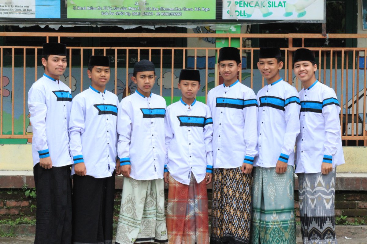 Rifaanzzx's tweet photo. Peserta lomba Hadroh dari Ponpes Nurul Yakin  mega mendung Bogor 

Sampai hari ini sudah terdaftar 13 peserta untuk Acara Maulid Nabi 1444H 

Ahad 30 Oktober 2022 
Acara juga akan diisi Tausiyah dari Ustad @Hilmi28  

Ditunggu kehadirannya ya sahabat Gomil.... 🙏 https://t.co/SbyZmpBN0t