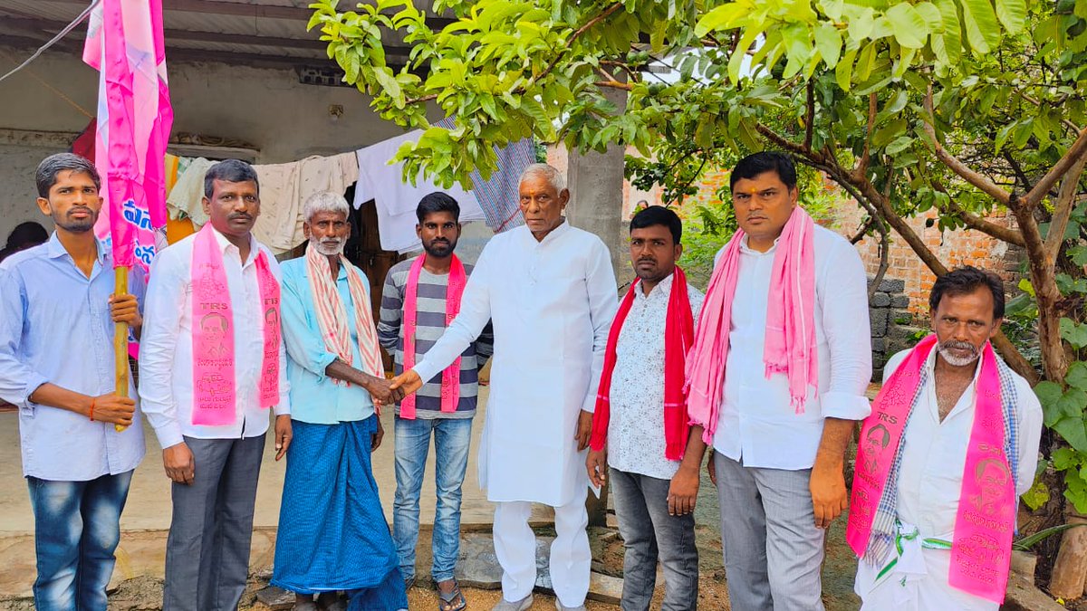 NDiwakarRao's tweet photo. #MunugodeWithTRS 
#VoteForCar 
#munugoduwithtrs https://t.co/pBQY805gKP