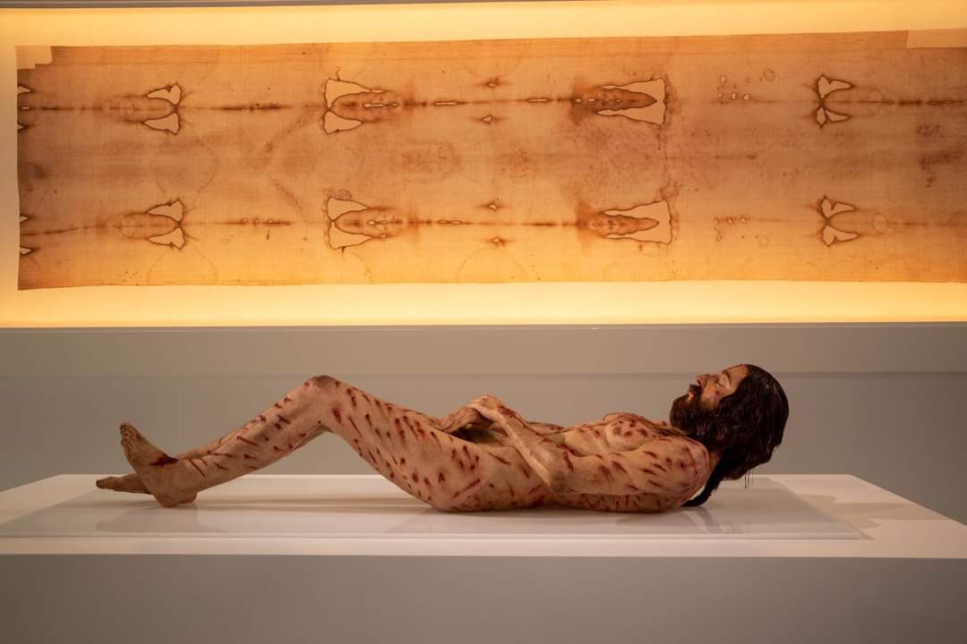 padolfolc's tweet photo. ¿Ya viste esta impresionante réplica del Hombre de la Sábana Santa? ¡Cómo no responderle al Amor con amor! https://t.co/yywCmUWH1K
