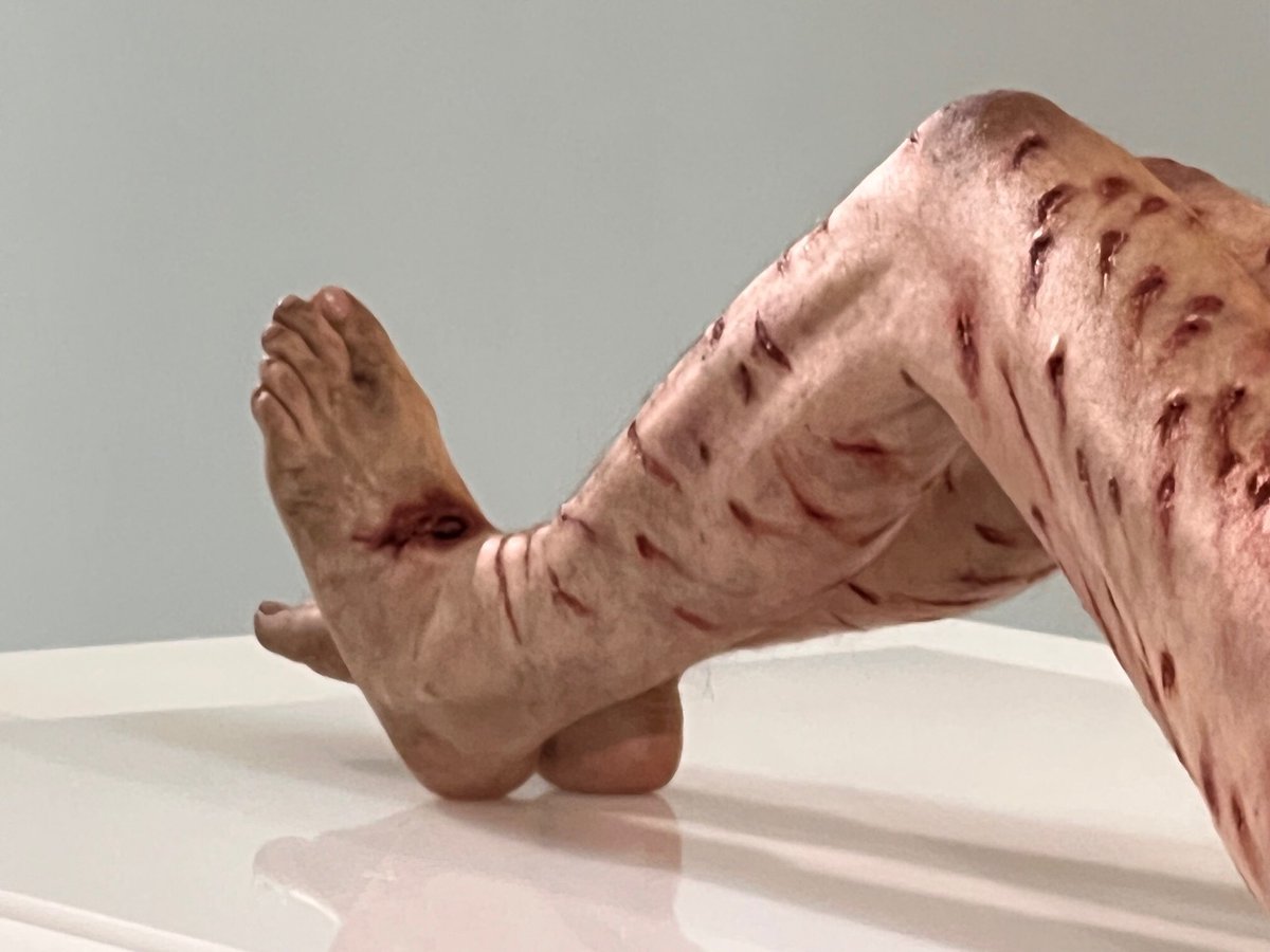 padolfolc's tweet photo. ¿Ya viste esta impresionante réplica del Hombre de la Sábana Santa? ¡Cómo no responderle al Amor con amor! https://t.co/yywCmUWH1K