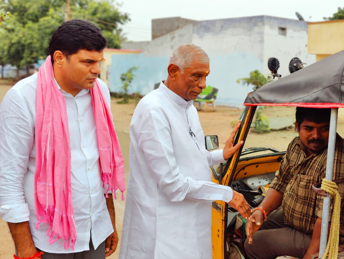 rao_vijith's tweet photo. #MunugodeWithTRS 
#VoteForCar 
#munugoduwithtrs https://t.co/V37dIMxAqH