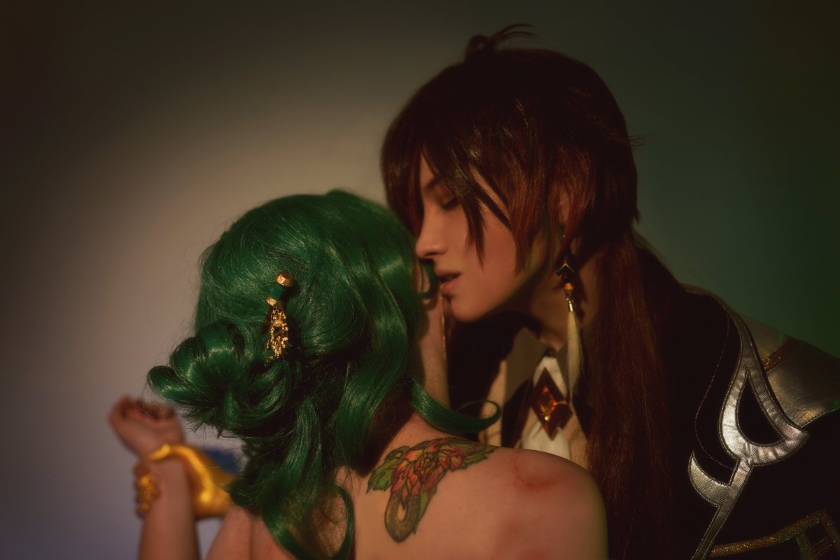 Jade_Poison's tweet photo. 🧡💙💚 #zhongchizhuweek @ZCBweek
°
Day6 - Biting
°
#Zhongli - @lead_dragon_ 🔶
#Tartaglia - @milana_tepesh 💦
#Baizhu and edit - @Jade_Poison 🐍
photo - @trbrm_ 📸 https://t.co/aNsV5YZN3B