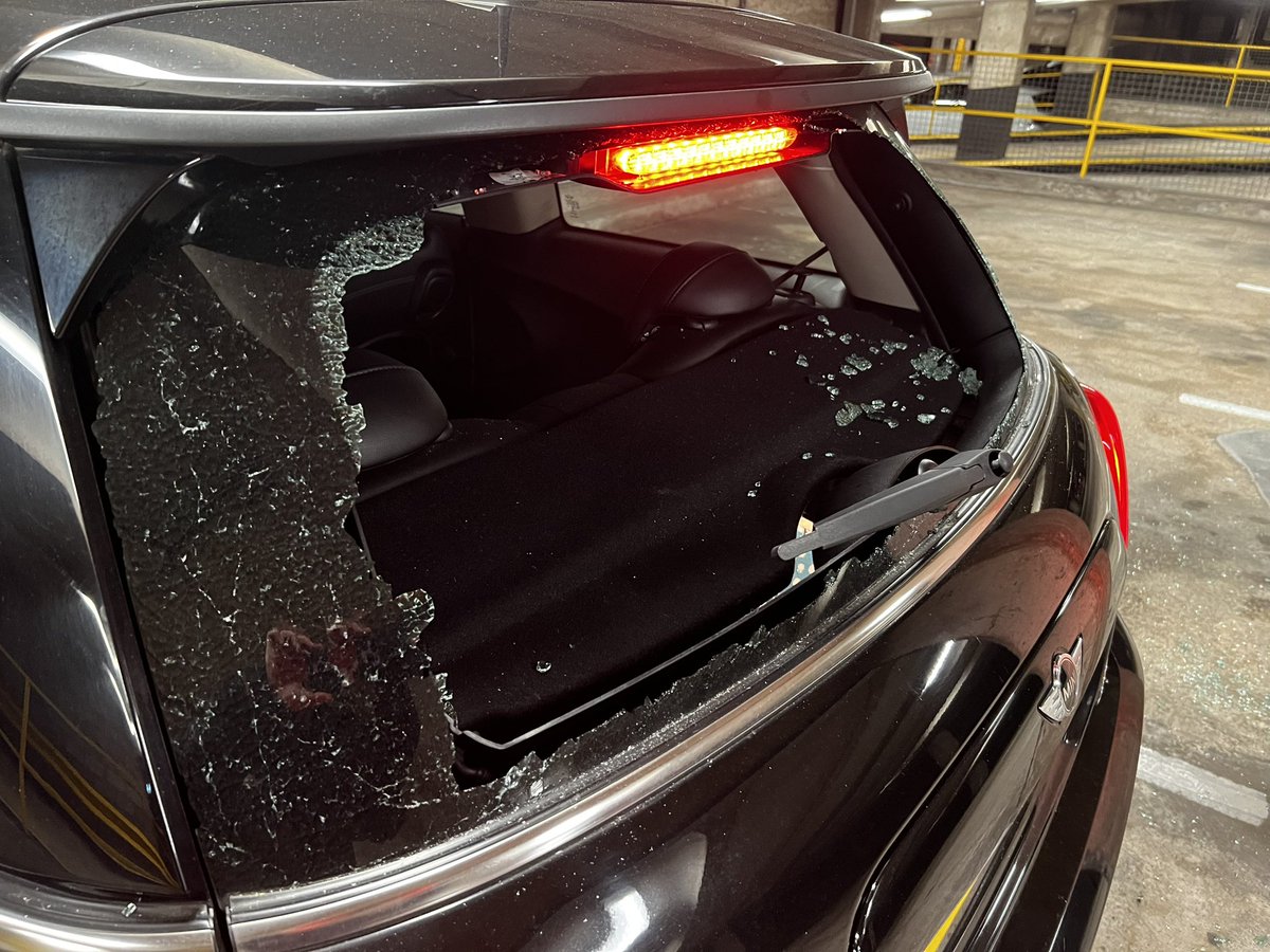 Welcome to England 😡 Mostly annoyed that I’m now doing Birmingham Parkrun in my Paul Smith pumps 😂