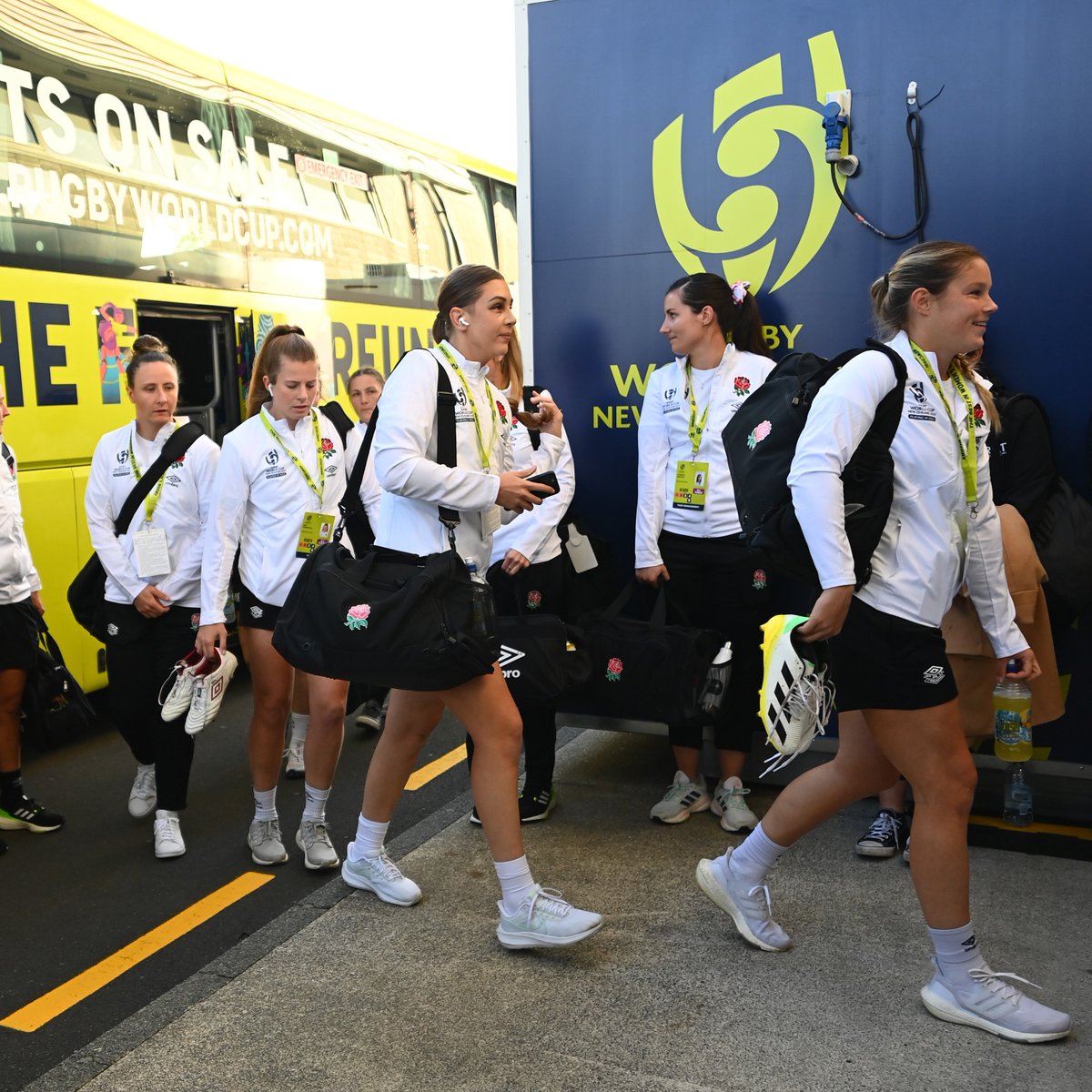 The #RedRoses are here 👊

 #FRAvENG