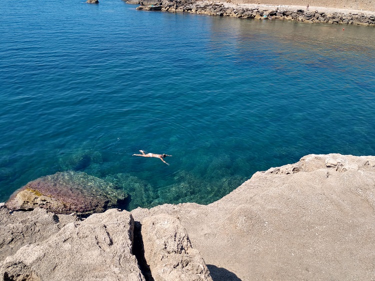 CiaoNico's tweet photo. In der Nähe von Crotone bezaubert Le #Castella mit einem alten #Kastell und dem kristallklaren Wasser des marinen Reservats von #Capo #Rizzuto. 👉https://t.co/qrY5hswbs7 @Visit_Calabria_ @SonoitaliaInfo https://t.co/lkIWvG3nHR