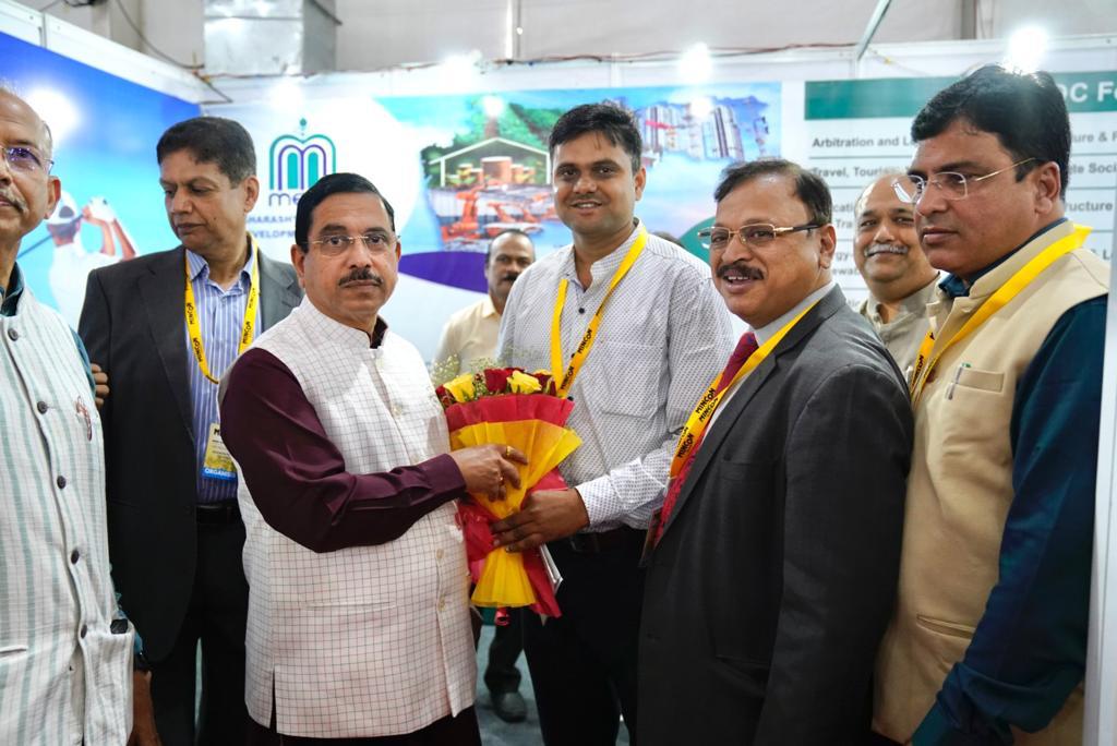 medcindia's tweet photo. Day 1- #MINCON #Inaugrated by #Hon'ble #ministers Shri Nitin Gadkari, Shri Pralhad Joshi, Mr. Sudhir Mungantiwar, Mr. Dadaji Bhuse, Shri Ashish Jaiswal, Chairman of MSMC, Shri Harshadeep Kamble, Shri Krupal Tumane, Dr Vikas Mahatme, Shri Ajey Sancheti. https://t.co/DrcDEZiI3h
