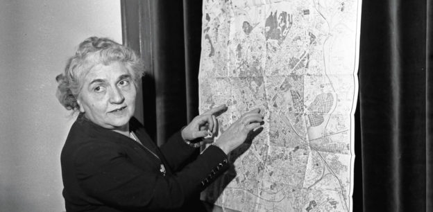 mariobianchi18's tweet photo. Il #15ottobre 1887 nasceva #LinaMerlin. Iscritta al PSI, carattere battagliero, fece la Resistenza. Fama legata alla legge del 20-2-1958, con cui si aboliva la regolamentazione statale della prostituzione e si punivano lo sfruttamento e il favoreggiamento della prostituzione. https://t.co/M8IItL8Kzj