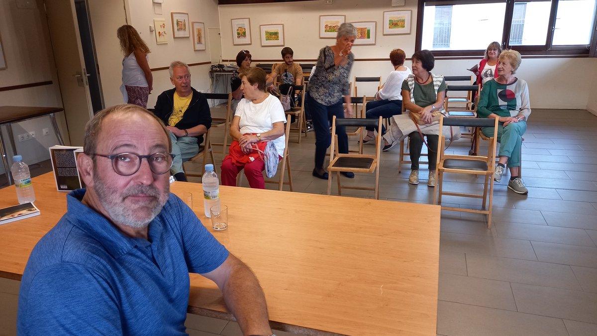 edBuscarini's tweet photo. El centro cultural San Roque de Nalda acogió el 14 de octubre de 2022 la presentación de #MujeresTeatroalaCarta de #FernandoSaezAldana, publicado por @edBuscarini, en un acto organizado por @PanalNalda. https://t.co/H58IRQVmzd
