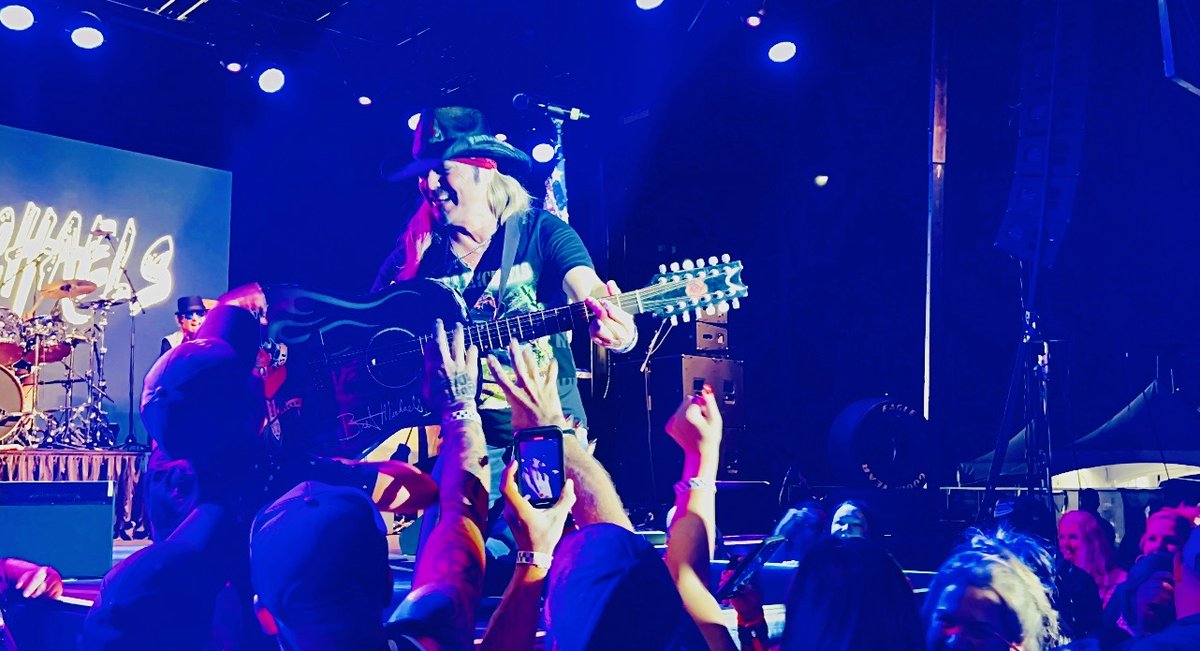 bretmichaels's tweet photo. #MNP party on The #USSHornet was beyond awesome. Energy level was at 1,000% &amp; loved every minute of it. #PartiGras #NBAGV https://t.co/N5k2xbmvru