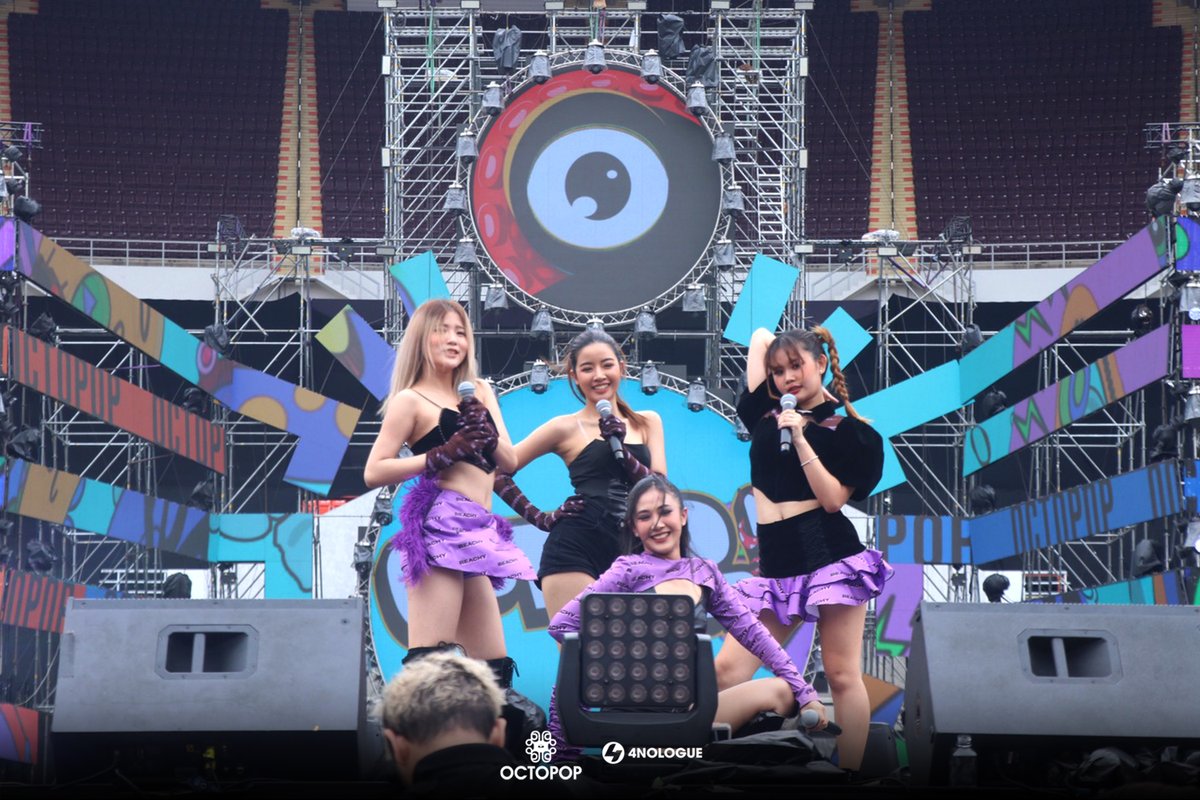 OCTOPOPFEST's tweet photo. แค่เริ่มก็ปังแล้วพี่หมึกจัด #OCTOYOUTH ให้ทุกแนวทั้ง The Zoo, MIRA-X และ Beachy เรียกว่า POP! สมเป็นเสตจเปิดคอนที่ POP! ที่สุดของเดือนนี้ 🤩 #TheZoo #MiraX #Beachy    

กดบัตรตอนนี้ที่ @ThaiTicketMajor ทุกช่องทาง 🐙
👉https://t.co/6Bjz8T8E2u

#OCTOPOP2022 
#หมึกเดือนสิบ
#4NOLOGUE https://t.co/IyencYeSMd